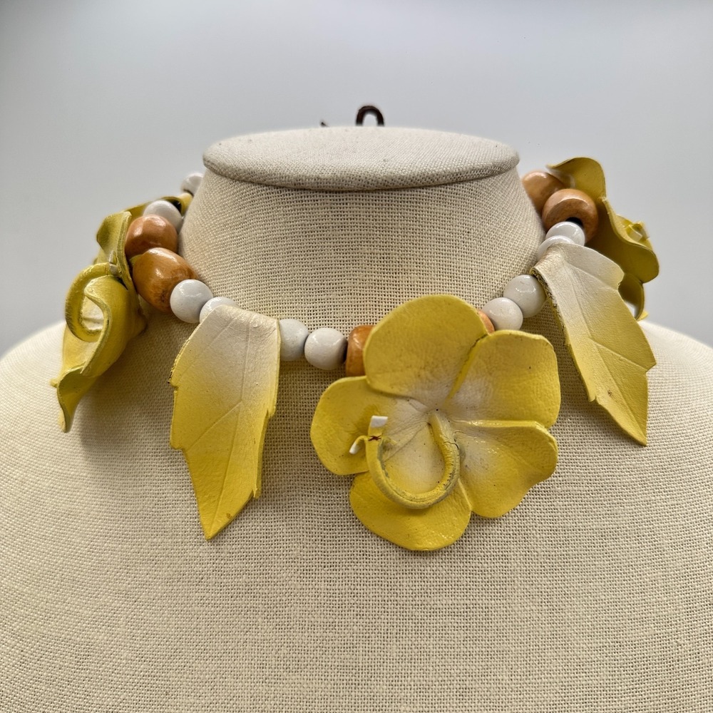 Vintage 80s Yellow Leather Floral Beaded Necklace Women's Jewelry